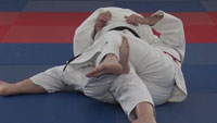 kesa gatame escape Step 2